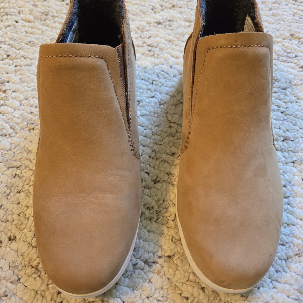 Minimal Slip-On Ankle Sneakers in Warm Tan